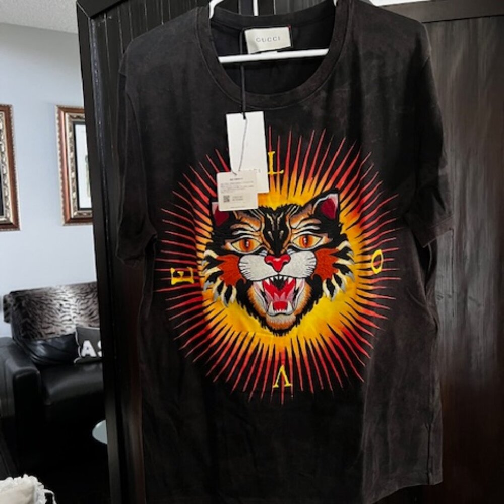 GUCCI Modern Future Tiger Embroidered Tee – NWT – Unisex Medium
